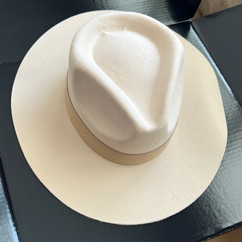 Teressa Foglia x Curateur "lynn" felt hat cream